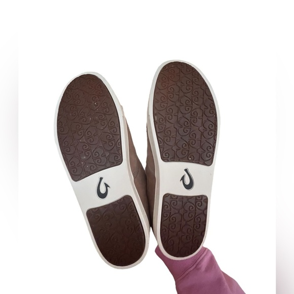NWT OluKai Women’s Pehuea Heu Taupe Grey Slip On Shoes in size 11 - Picture 6 of 9